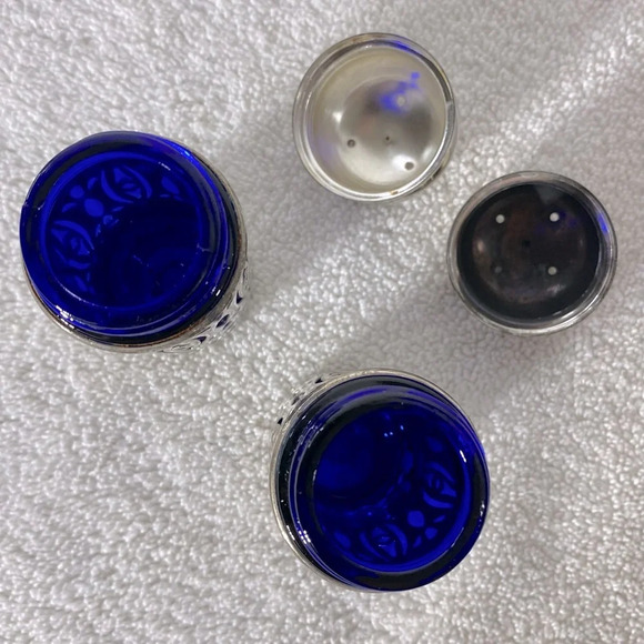 Vintage Avon Silver Plated Royal Sapphire Salt  & Pepper Shakers - Picture 6 of 10